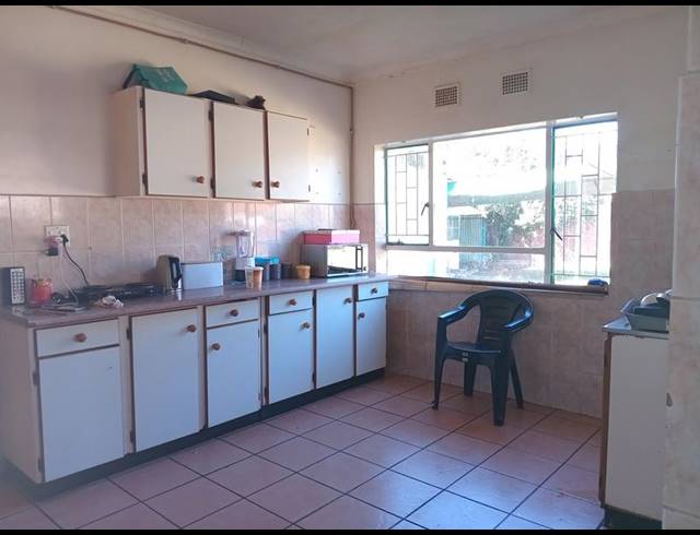 3 BEDROOM HOUSE FOR SALE IN VANDERBIJLPARK CE 2..